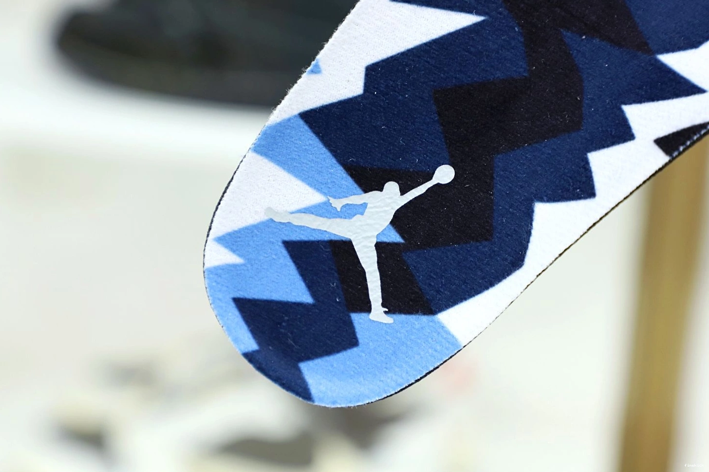 RETRO HOME' AIR 6 JORDAN 'UNC 0825